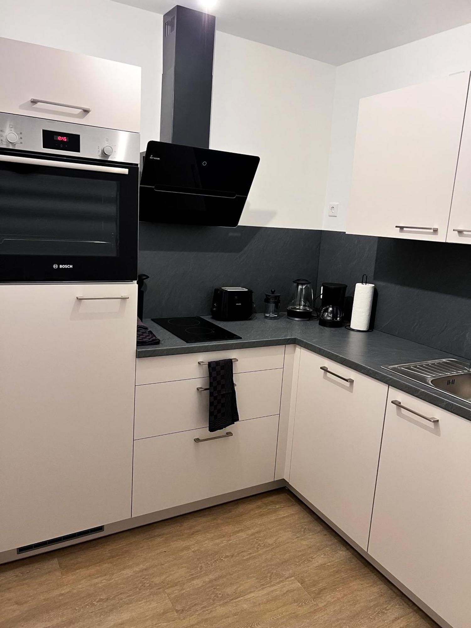 Zentrale Wohlfuehloase Mit Parkplatz Apartman Osnabrück Kültér fotó